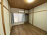 洋室：家具の配置がしやすく住まう方の個性を引き出してくれるお部屋となっております♪