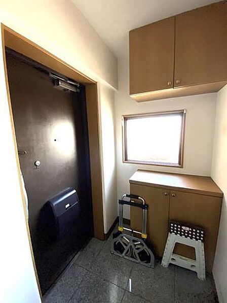あたたかな空間に包まれた玄関が疲れて帰ってきた主人を優しく出迎えてくれます♪