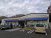 コンビニ「ローソン長野信大教育学部西店まで152m」