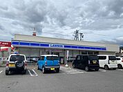 コンビニ「ローソン長野ホクト文化ホール前店まで277m」