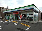 コンビニ「ファミリーマート長野東通り店まで638m」