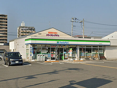 ファミリーマート仲田町店