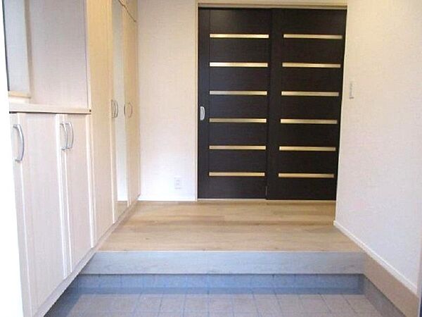 玄関を拡大表示