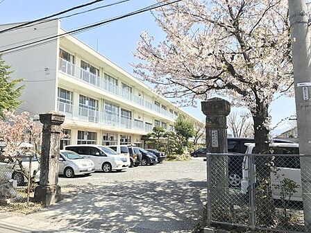 古牧小学校 820m