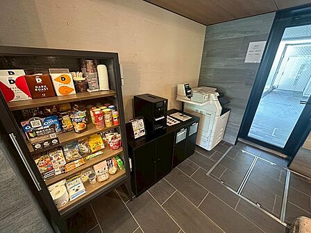 本を読んだり、お茶したり。住まう人だけが知っている、くつろぎスポット。ちょっとだけ立ち止まって、自分時間!