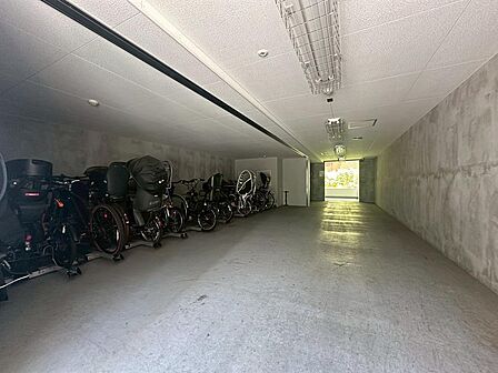 しっかり停められる安心の駐輪場屋根付き&区画もしっかり。自転車ライフを快適に支える環境です。