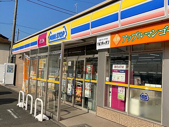 ミニストップ三...
