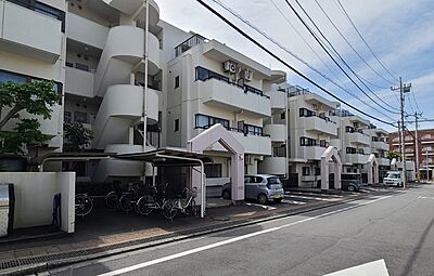 外観：JR横浜線「町田」駅徒歩14分の3LDKのマンション！人気の1階部分で専用庭付きです！2024年1月に大規模修繕工事実施で外観も綺麗になります！