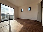 穏やかな風と陽光を導き、プライバシーに配慮された設計プランを採用し、居住性を一段と心地よいものにしております。明るく、開放感ある空間を演出できました♪