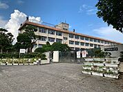 吉野東小学校児童数は約1179名、教員数は約64名です。（令和7年4月） 1500m