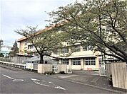 西陵中学校生徒数は約347名、教員数は約23名です。（令和7年4月） 1100m
