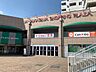 周辺：山形屋ショッピングプラザ 明和店・営業時間 9:30～22:00・ベーカリーコーナー、お茶コーナー、衣料品販売コーナー、クリーニングコーナー・ATM設置店舗 1100m