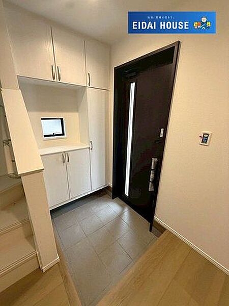 玄関を拡大表示