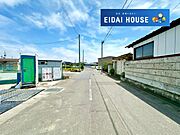 前面道路含む外観