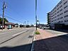 外観：前面道路含む現地写真