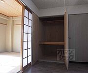 押入