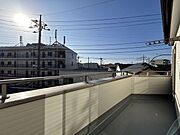 【リフォーム完成】バルコニーのお写真です。防水塗装をいたしました。日当たり風通し良好なのでお洗濯物もよく乾きそうですね。
