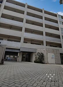 外観:大切なペットとも暮らせる(規約有)、地上6階建て(6階部分)のマンションです。周辺は教育施設や商業施設が揃う、暮らしやすい街並みが魅力的です。 外観:大切なペットとも暮らせる(規約有)、地上6階建て(6階部分)のマンションです。周辺は教育施設や商業施設が揃う、暮らしやすい街並みが魅力的です。