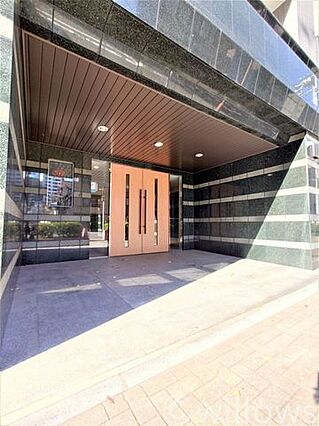 エントランスは...