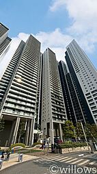 東京臨海高速鉄道りんかい線「天王洲アイル」駅徒歩7分、ワールドシティタワーズアクアタワー。