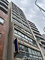 現地で建物のボ...