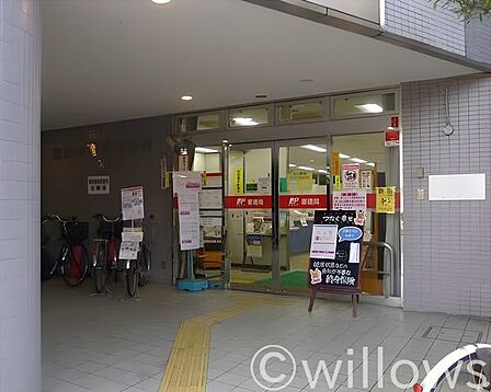 新宿小滝橋郵便局 徒歩1分。 80m