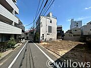 全面道路：約4.42m 北側接道：約9.5mこの立地だからこそ実現した邸宅。