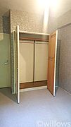 クローゼットがあり、普段使わないものを収納でき、お部屋を広く使えます