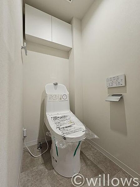 設いつまでも清潔な空間であってほしい水回りは、目に留まるだけではなく、汚れをふき取り易いフロアと壁紙に。お気に入りの絵画を飾ったり、小さなお部屋でも工夫次第で素敵な空間に。
