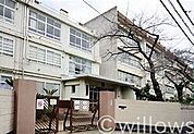住吉中学校 徒歩3分。 220m
