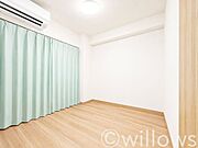 各部屋を最大限に広く使って頂ける様、全居室に収納付。スーツやコートにジャケット、季節物の家電と多様に収納できます。プライベートルームはゆったり快適に。