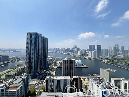 目の前にはレインボーブリッジや東京タワーが臨むオーシャンビュー。これぞタワーマンションの眺望!