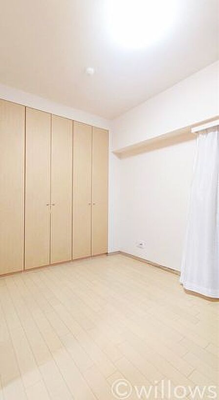 各部屋を最大限に広く使って頂ける様、全居室に収納付。スーツやコートにジャケット、季節物の家電と多様に収納できます。プライベートルームはゆったり快適に。。