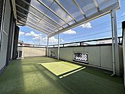 バルコニーは屋根付きの為、急な雨が降っても安心です。