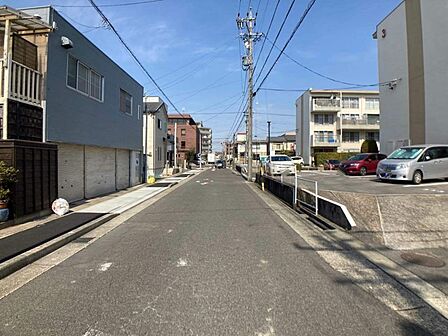 徒歩10分圏内にスーパーやドラッグストアや病院が有り生活しやすい立地です!