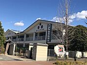 建中寺幼稚園まで　697m　徒歩約9分●ジャングルジム、アスレチック、すべり台、雲梯、吊り橋、築山、砂場などがゆったり設置してあります。【開園時間】午前8時半～午後13時55分