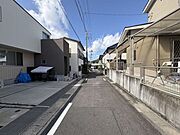 周辺は子育てに優しい閑静な住宅街です