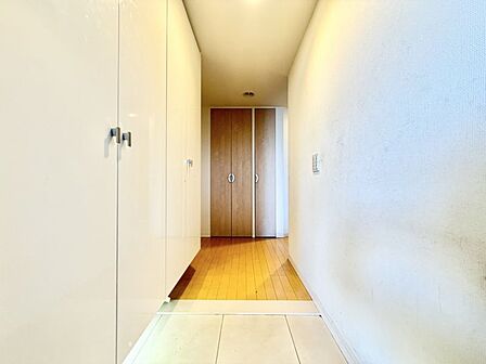 家族みんなの靴がしっかり保管できる収納スペース。玄関がいつでもスッキリ片付きますね♪