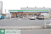 ファミリーマート 徒歩12分。コンビニ 960m