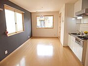 ★窓が多くてお部屋が明るいですよ★