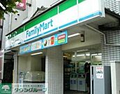ファミリーマート新宿中落合三丁目店 徒歩1分。コンビニ 80m