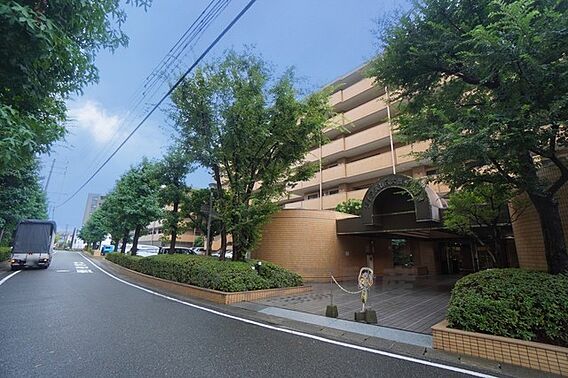 前面道路は広く...