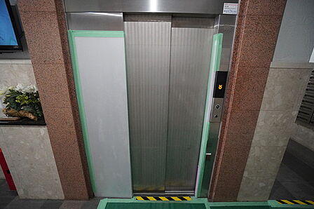 エレベーター完備で、上階への移動もスムーズ。重たい荷物がある日やお買い物帰りでも負担が少なく、毎日の暮らしを快適にサポートしてくれます。