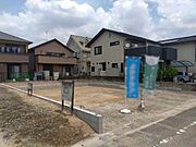 2026年6月撮影。駐車スペース2台分。駐車場はお客さま用に、余裕を持ってご利用いただけます＾＾