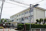 春日中学校