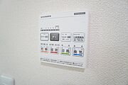 浴室暖房乾燥機付き。天候に左右されず、いつでも好きなときに洗濯物を干せるので、仕事や家事で忙しい方に重宝します。