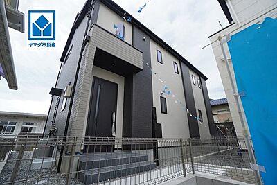 外観：小中学校が徒歩圏内にあり、お子様の通学もしやすい立地です。また、コンビニやスーパー等身近に買い物施設が揃っています。