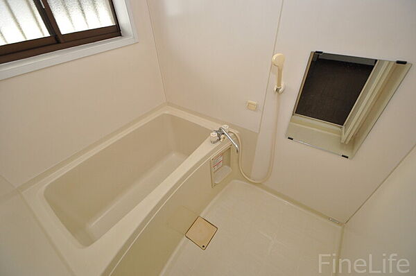 画像4:ゆったりサイズのお風呂は落ちつける癒しの空間です。