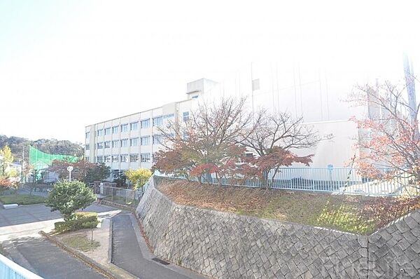 画像29:神戸市立高倉中学校 1170m