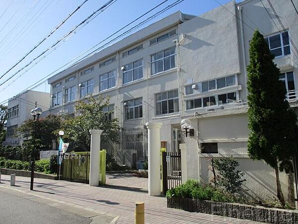 画像26:神戸市立湊川中学校 870m